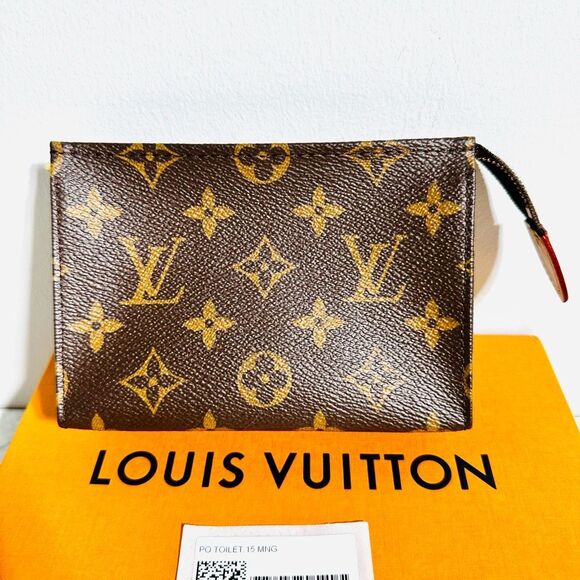 Louis Vuitton Toiletry 15 - Picture 2 of 11